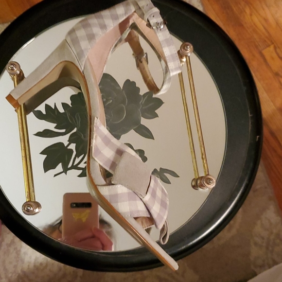 Ladies Tahari Sandal - Picture 2 of 5